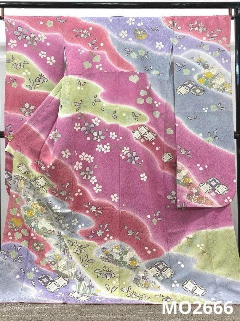振袖 型友禅 金彩 紋意匠 身丈172cm パールトーン加工済 MO2606