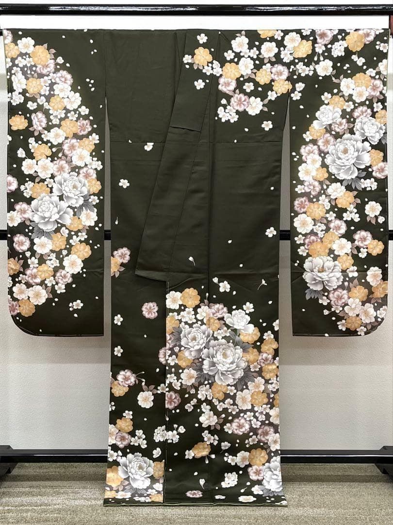 ポリエステル 振袖 牡丹 紋意匠 ぼかし八掛 躾糸付き FU053 - メルカリ