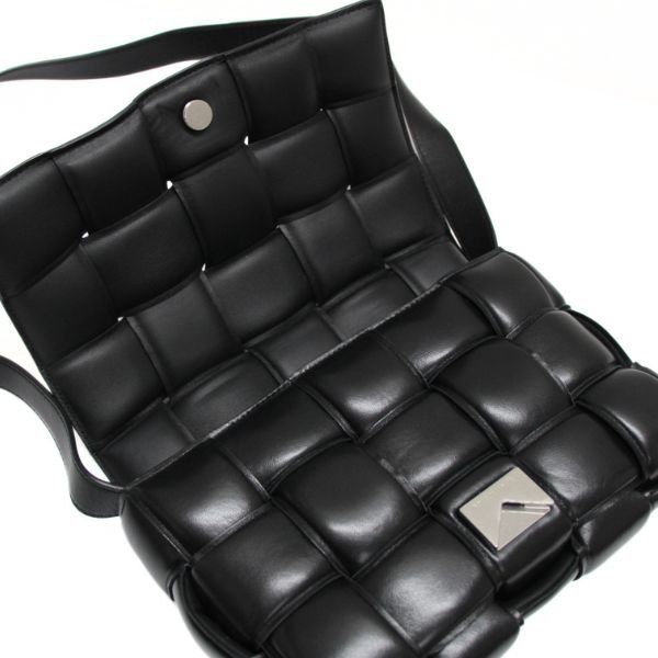 美品 ボッテガ BOTTEGA VENETA イントレチャート パデットカセット