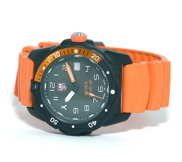 未使用 LUMINOX ルミノックス Ref.3729.NGU ベア グリルス サバイバル