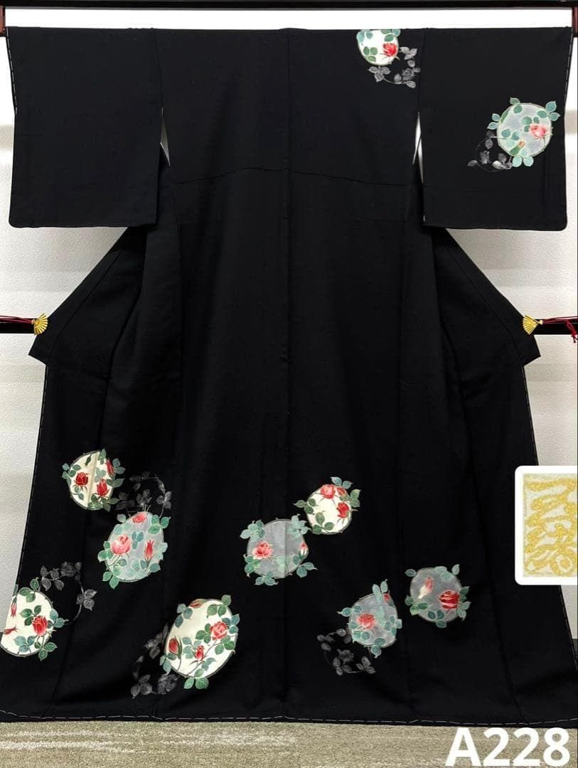 中村玉緒 付け下げ 金彩 薔薇 正絹 黒地 躾糸付き ガード加工済 A228