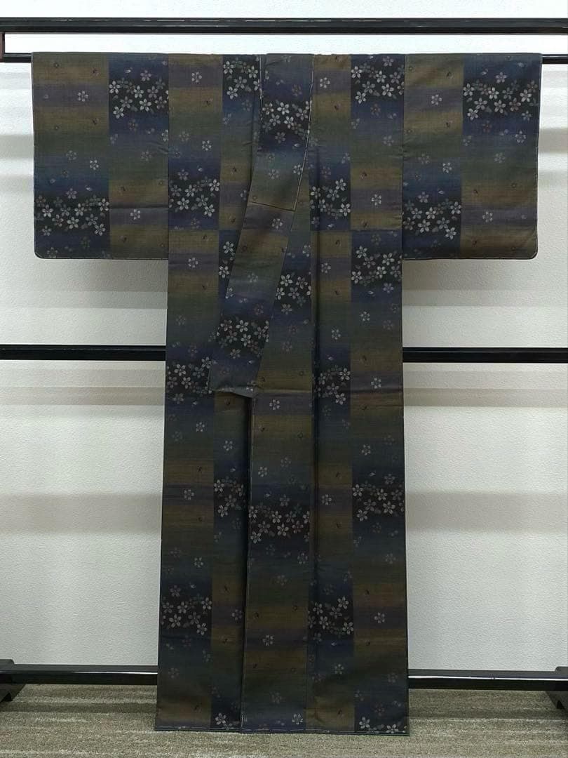 本場大島紬 桜 正絹 躾糸付き A053 - メルカリ