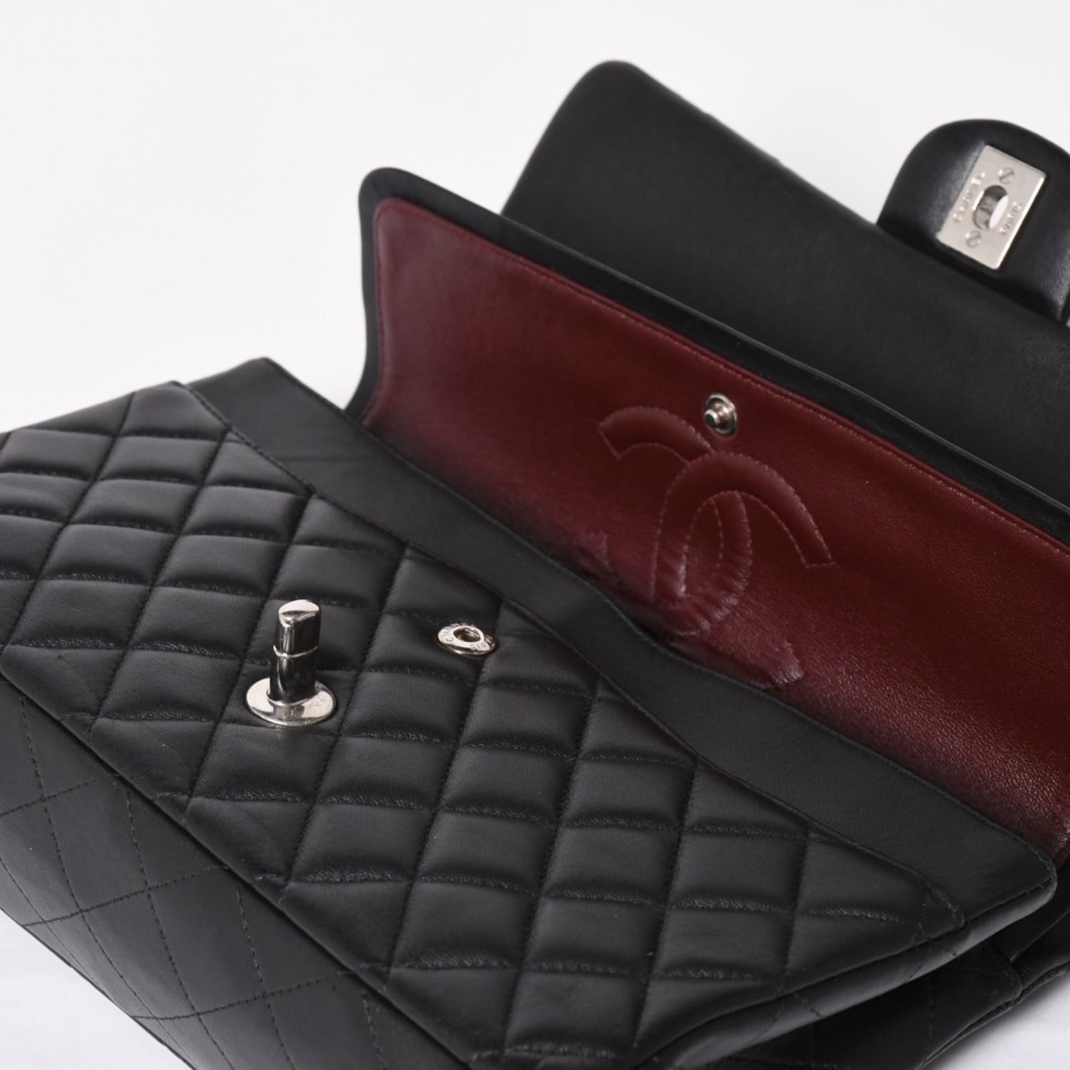 美品　CHANEL マトラッセ25 ラムスキン Wフラップ 4番台 CHANEL シャネル マトラッセ25 Wフラップ Wチェーンショルダーバッグ