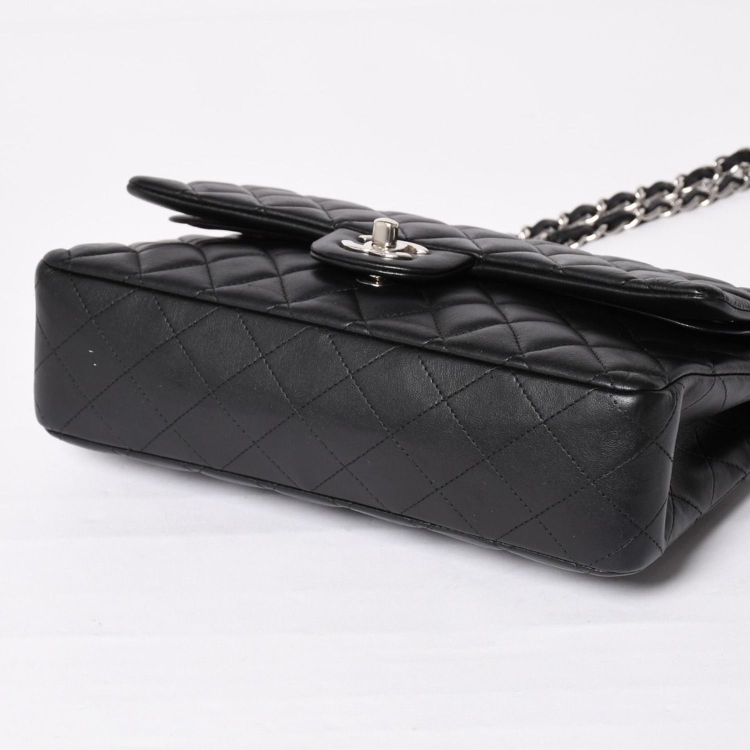 美品　CHANEL マトラッセ25 ラムスキン Wフラップ 4番台 CHANEL シャネル マトラッセ25 Wフラップ Wチェーンショルダーバッグ