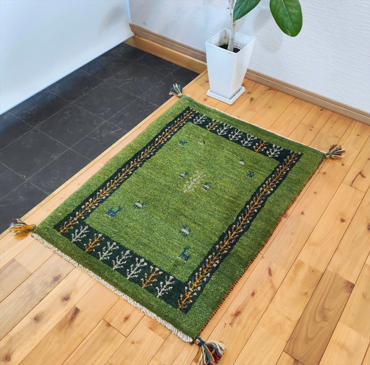 ハンドメイド　ペルシャ ギャッベ　ラグ　玄関マット　 90x66cm　黄緑色　生命の木　ヤギ　羊　RD4146