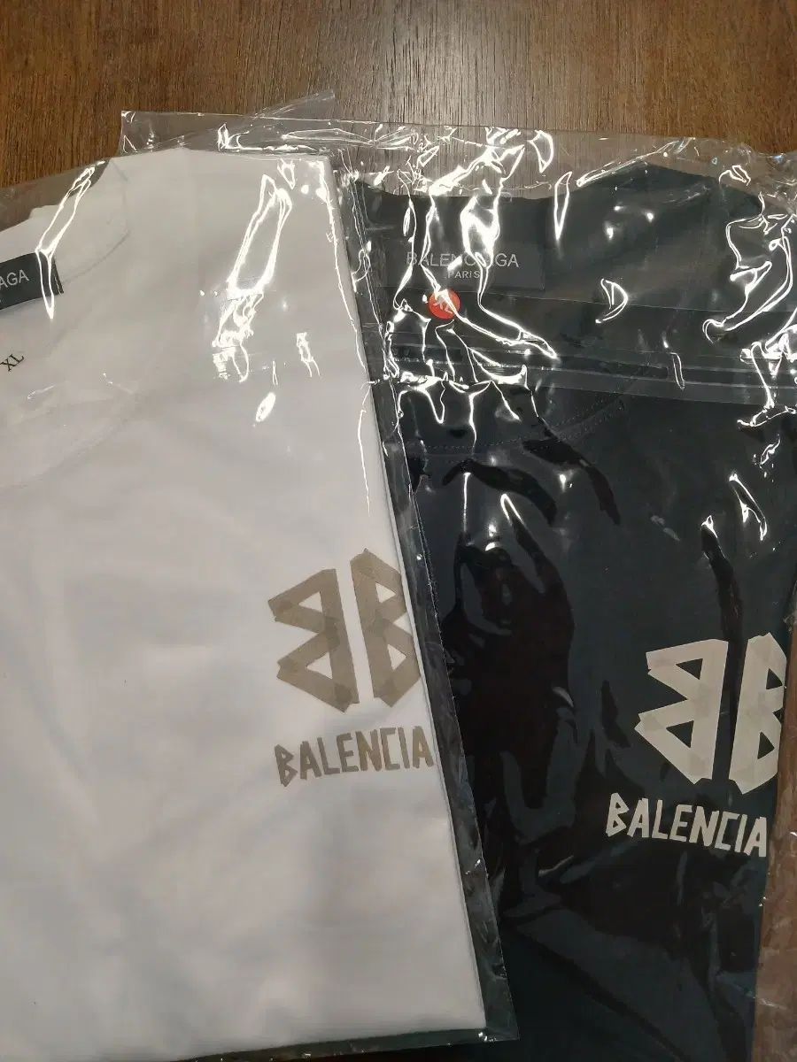 バレンシアガ ロゴ 半袖Tシャツ 白/ブラック XL