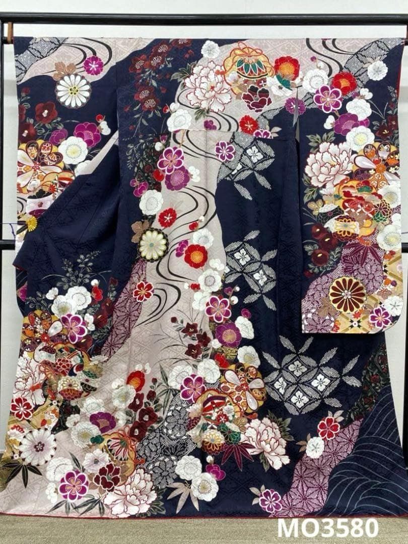 振袖 刺繍 金彩 銀彩 紋意匠 身丈168cm 撥水加工済 MO3580