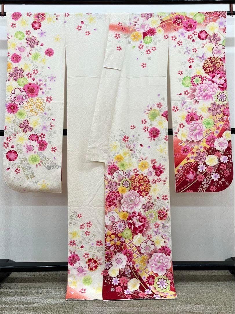 振袖 銀通し 金彩 牡丹 桜 刺繍 紋意匠 MO3741 - メルカリ
