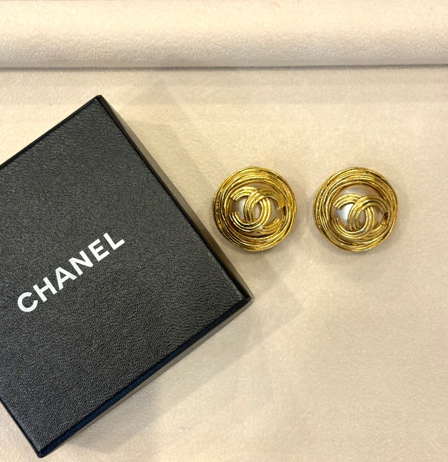 【美品・94A刻印】CHANEL シャネル ヴィンテージ イヤリング ココマーク フェイクパール フープ調 ゴールド フランス製