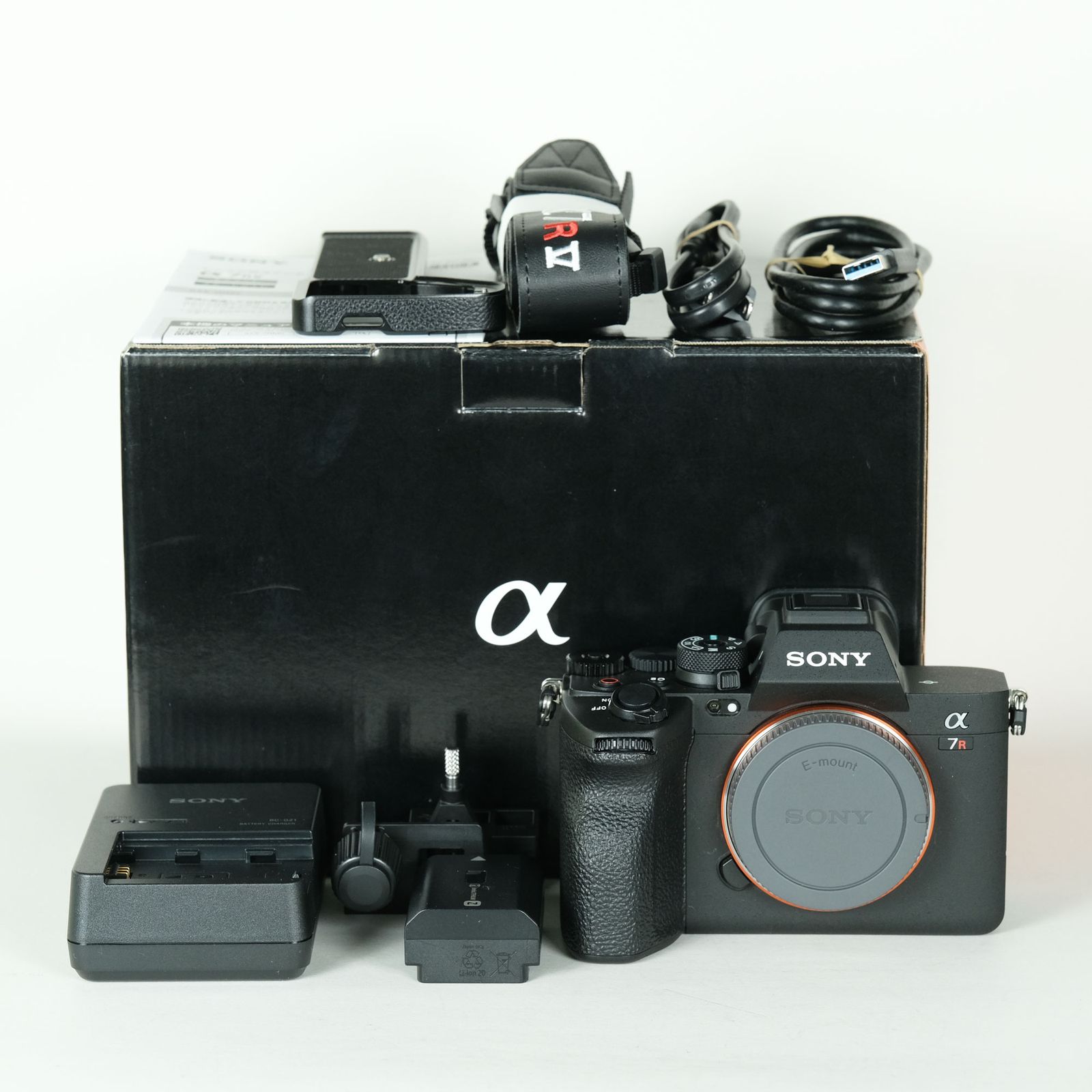 [美品 | シャッター数27,590回｜マウントプレート付] SONY α7R V（ILCE-7RM5） | SONY Eマウント