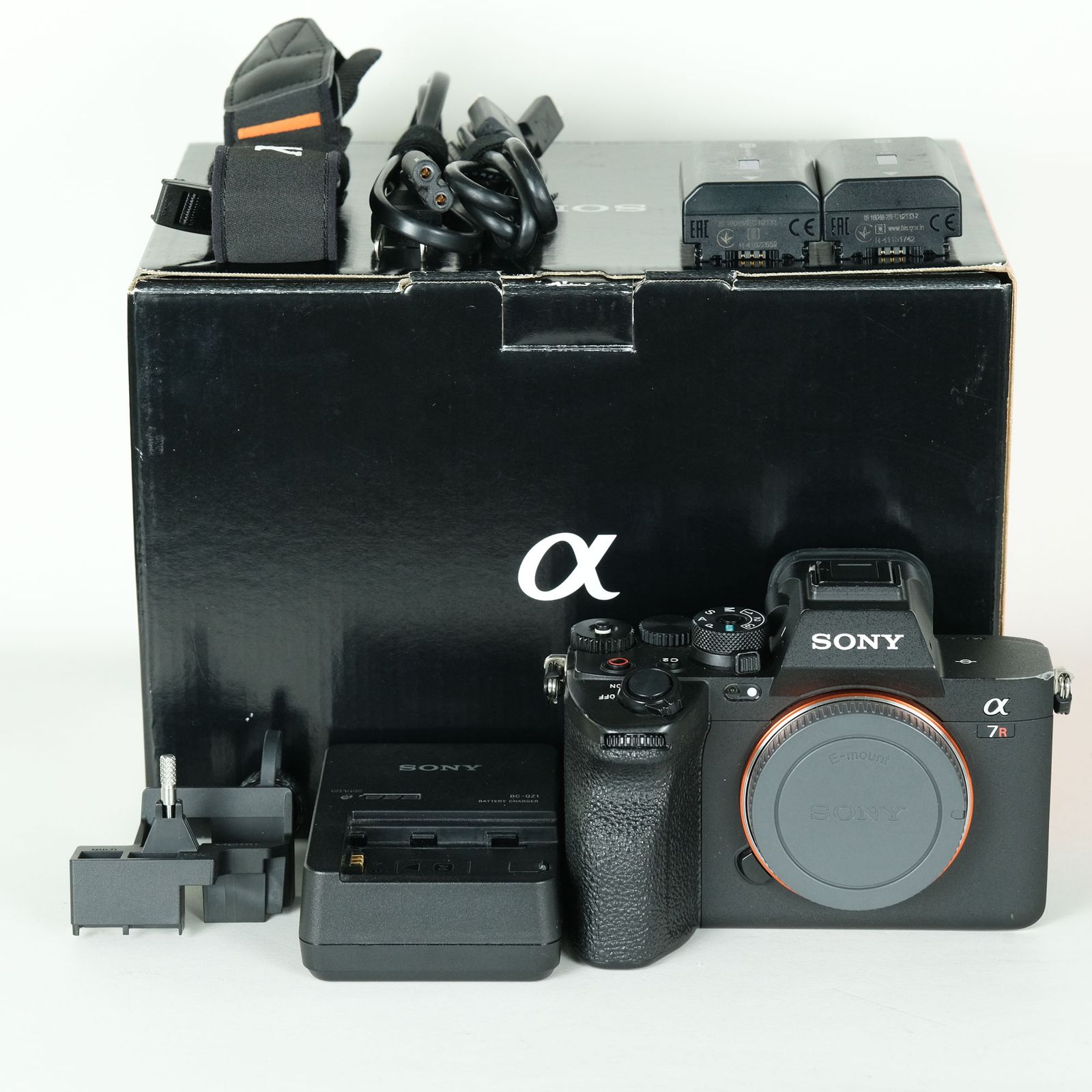 良品 | シャッター数211,742回｜バッテリー2個付] SONY α7R V（ILCE