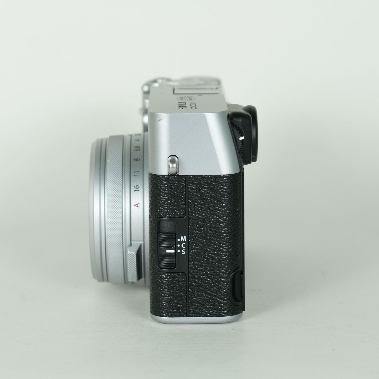 美品 | シャッター数1,200回｜別売り付属品付] FUJIFILM X100VI 