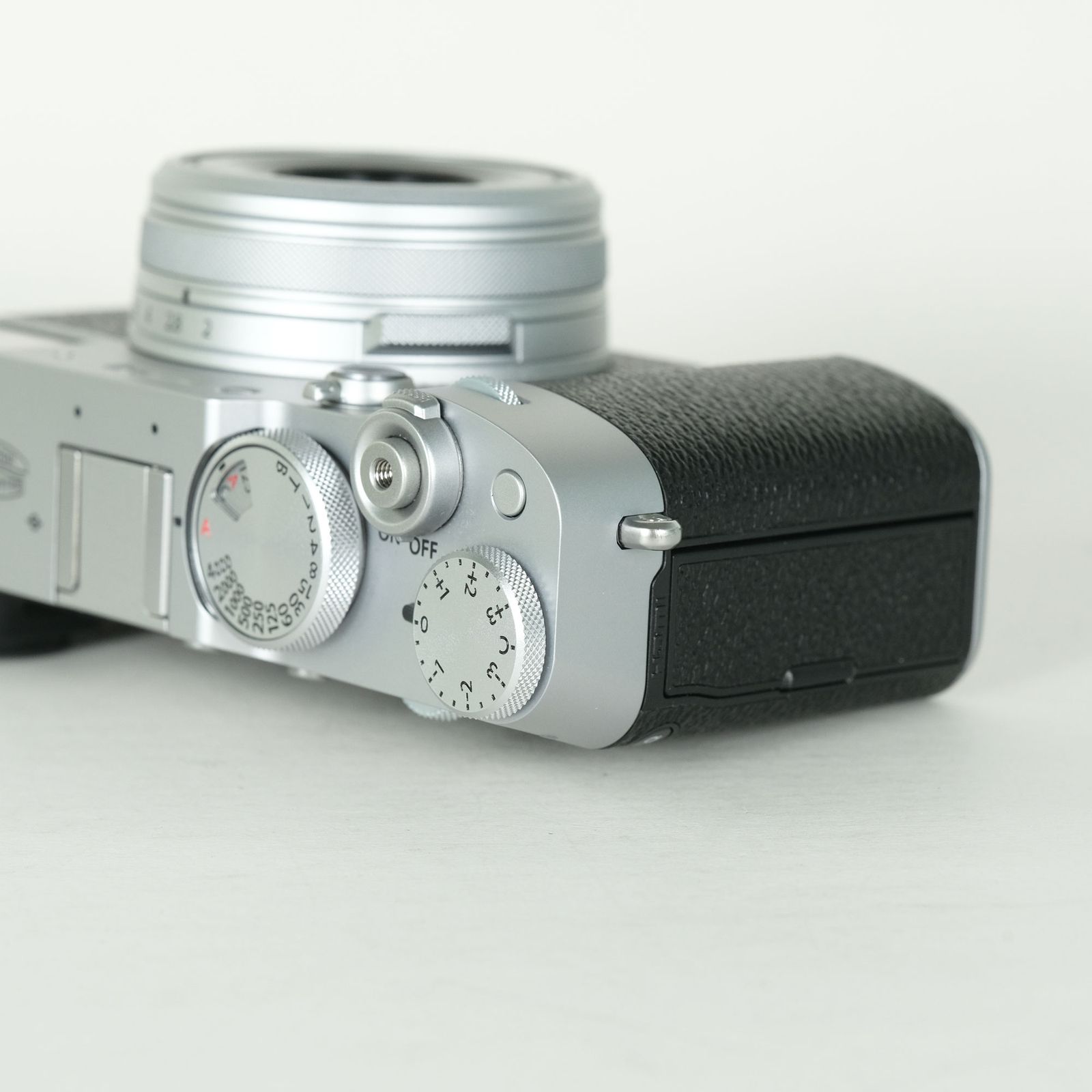 美品 | シャッター数1,200回｜別売り付属品付] FUJIFILM X100VI
