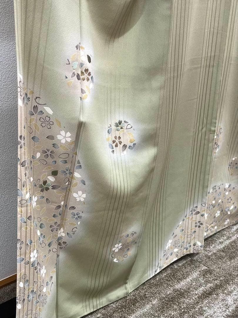 サルセーション　ウエア　薄緑 付け下げ 落款入 刺繍 桜 正絹 A271