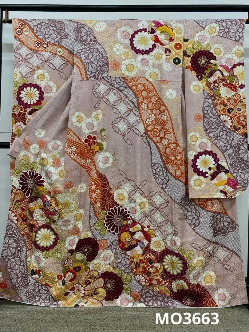 振袖 刺繍 金彩 紋意匠 身丈170cm 撥水加工済 MO3673 振袖 刺繍 金彩 紋