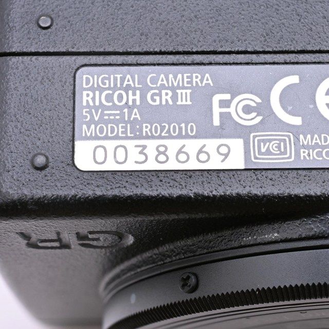 【美品】RICOH GR Ⅲ コンパクトデジタルカメラ 【ショット数3645回】 美品＞ RICOH GR III｜高級コンパクトデジタルカメラ｜シャッター数
