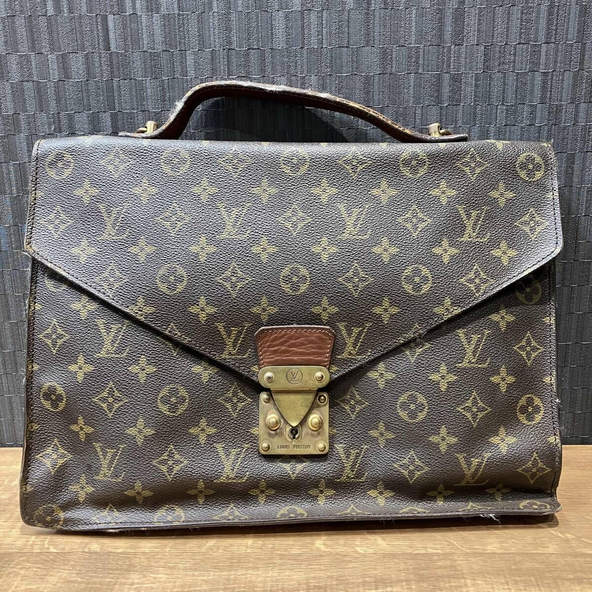 LOUIS VUITTON／モノグラム ポルトドキュマン・バンドリエール／M53338／ブリーフケース