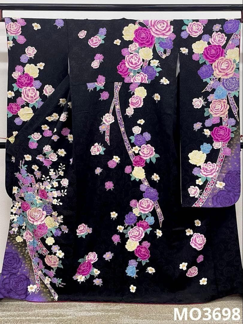 振袖 刺繍 金彩 紋意匠 薔薇 身丈162cm MO3698