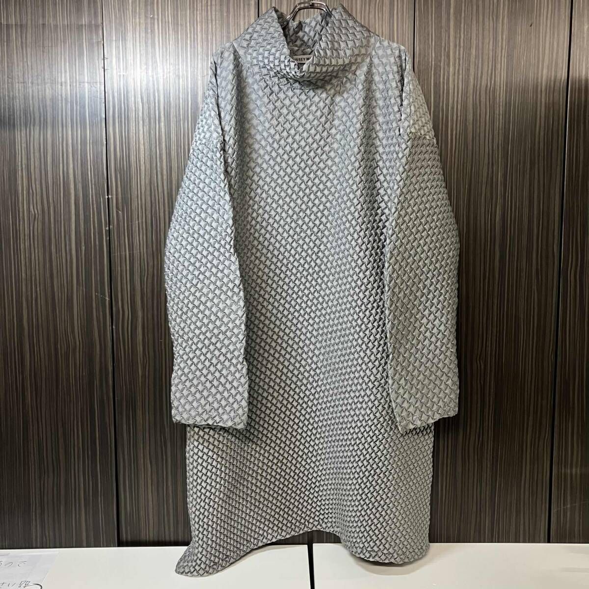 19aw ISSEY MIYAKE BUBBLE 3D Steam Stretch サイズ2 グレー系 イッセイミヤケ IM94FH536