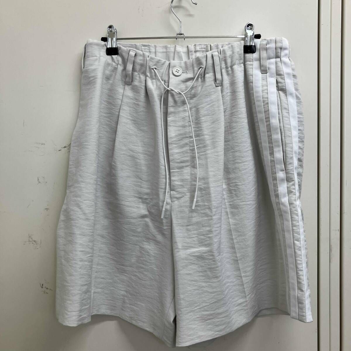 Y-3 shorts ハーフパンツ　ホウイトベース3ラインショーツ　サイズS アイボリー　ワイスリー