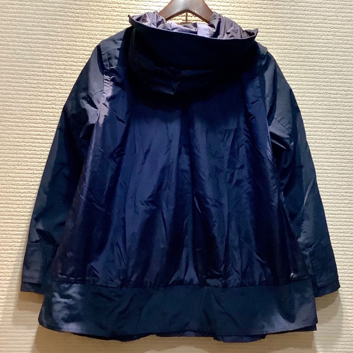 Moncler モンクレール　フリルの可愛いナイロンパーカー　ネイビー モンクレール MONCLER CLEANTHE ナイロン フリル パーカー ブルゾン