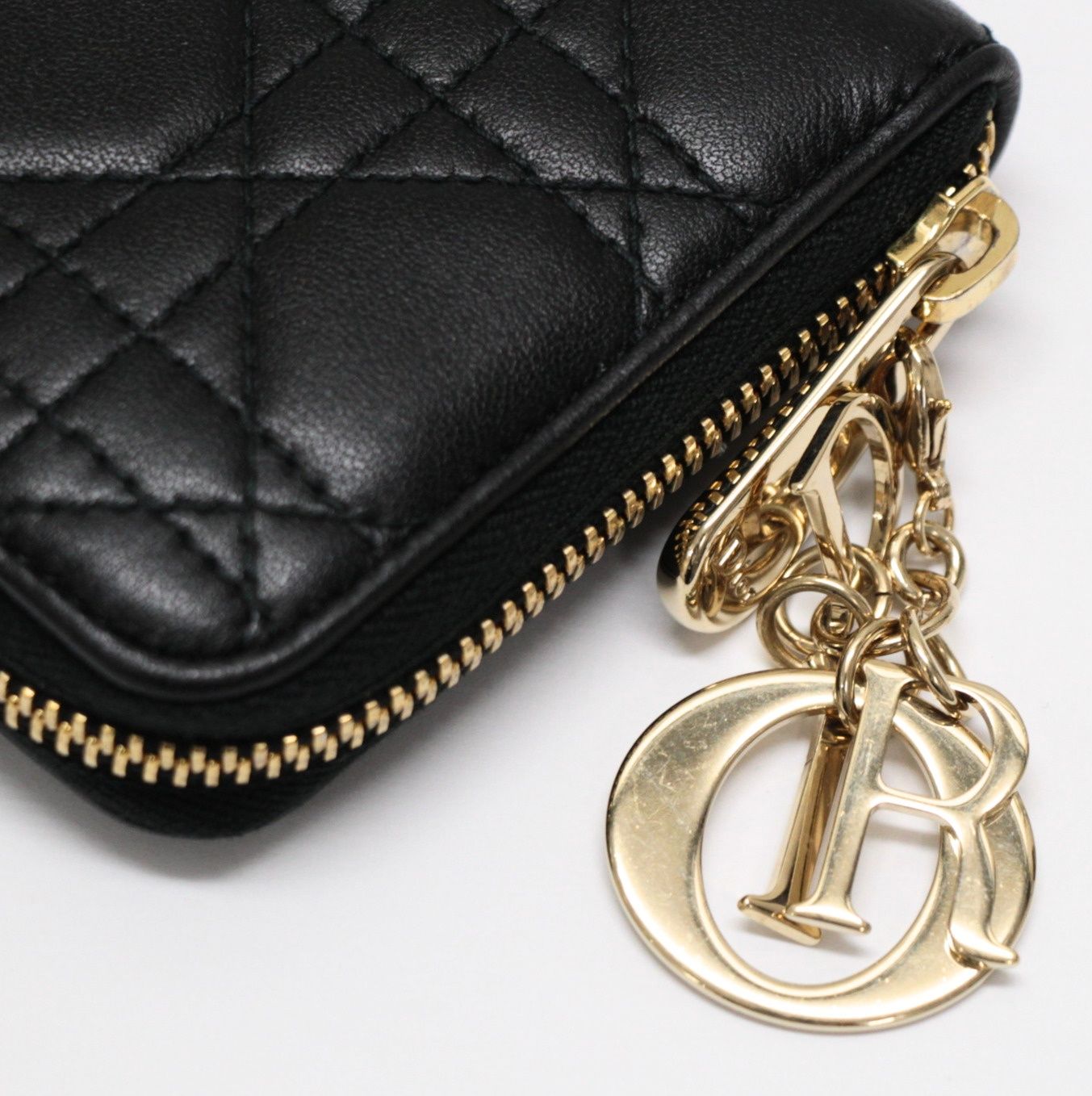 クリスチャンディオール Christian Dior Voyage レディディオール ヴォヤージュ 長財布 カナージュ ラムスキン 黒 G金具 【75057】 クリスチャンディオール Christian Dior Voyage レディディオール ヴォヤージュ 長財布 カナージュ ラムスキン 黒 G金具 【75057】