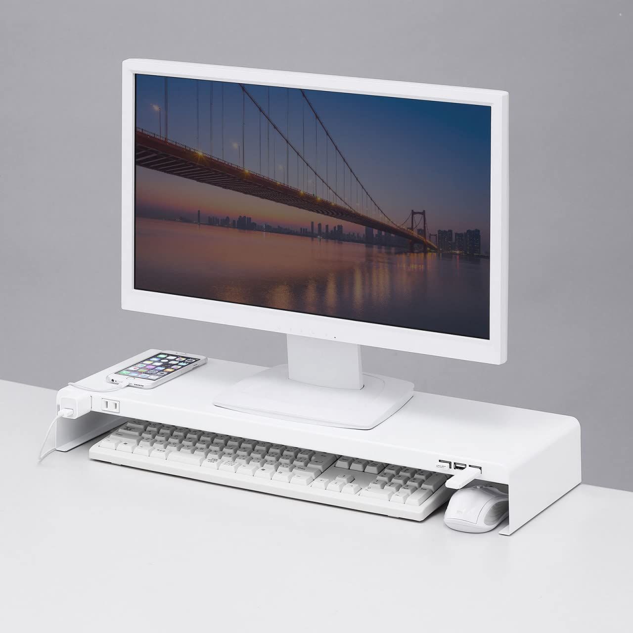 サンワサプライ 電源タップ+USBポート付き机上ラック(W600×D200 ホワイト) MR-LC202WN サンワサプライ 電源タップ+USBポート付き机上ラック(W600×D200 ホワイト) MR-LC202WN