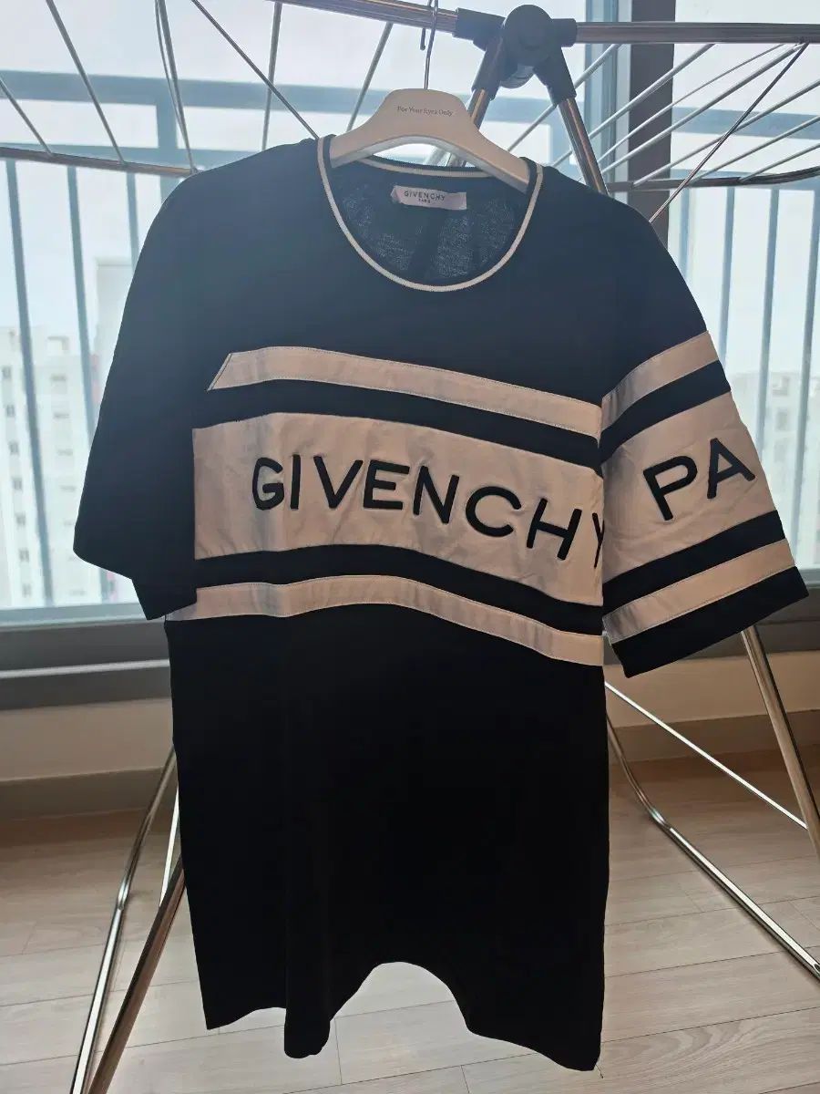 Givenchy ジバンシィ 半袖Tシャツ 正規品 105