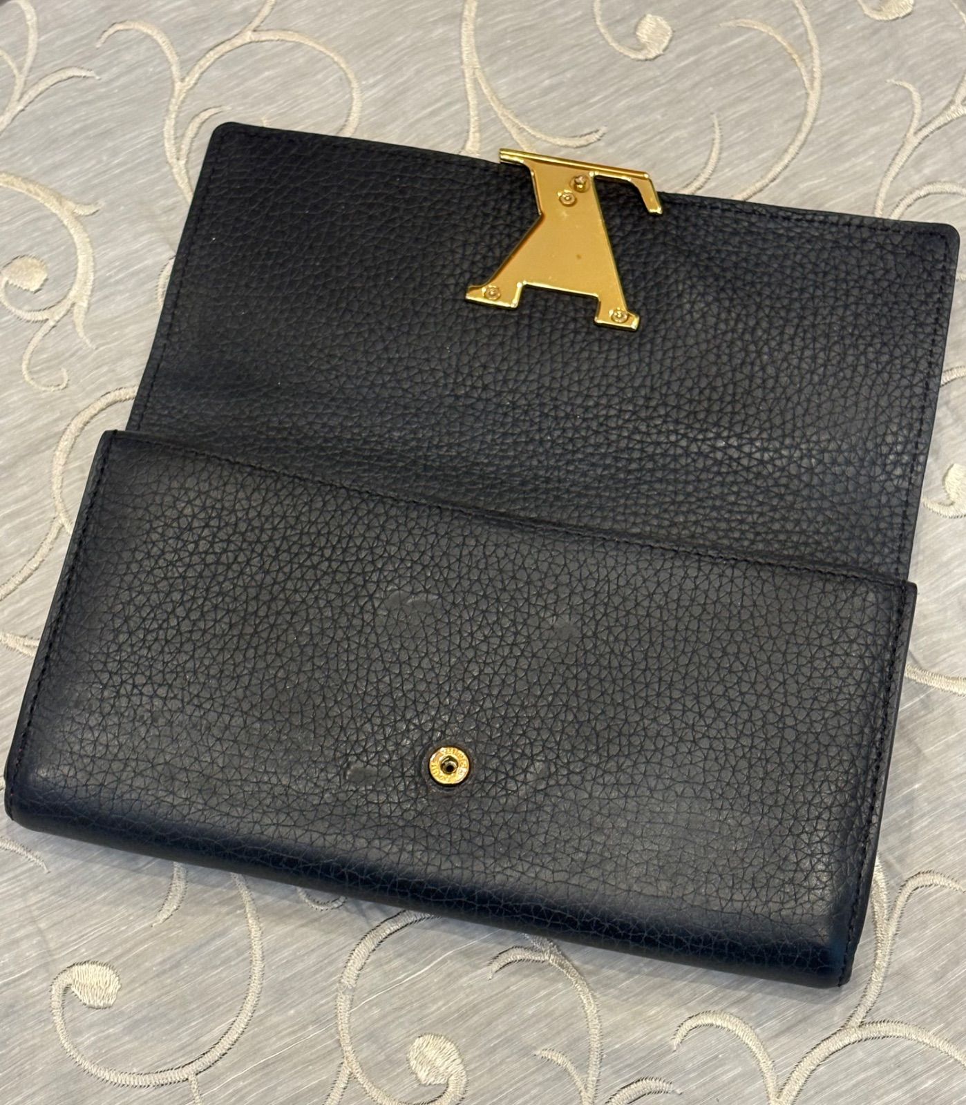 【人気絶大】ルイヴィトン ポルトフォイユ カプシーヌ 長財布 トリヨン ノワール黒&ゴールド