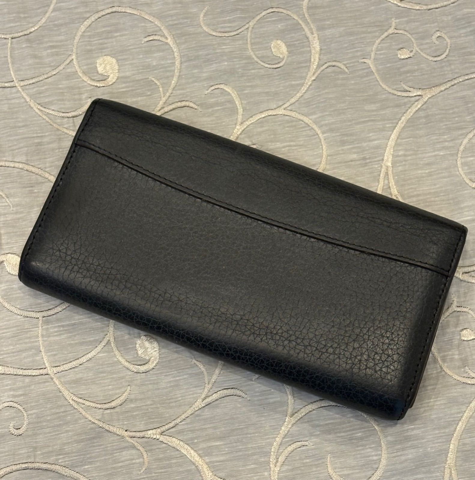 【人気絶大】ルイヴィトン ポルトフォイユ カプシーヌ 長財布 トリヨン ノワール黒&ゴールド
