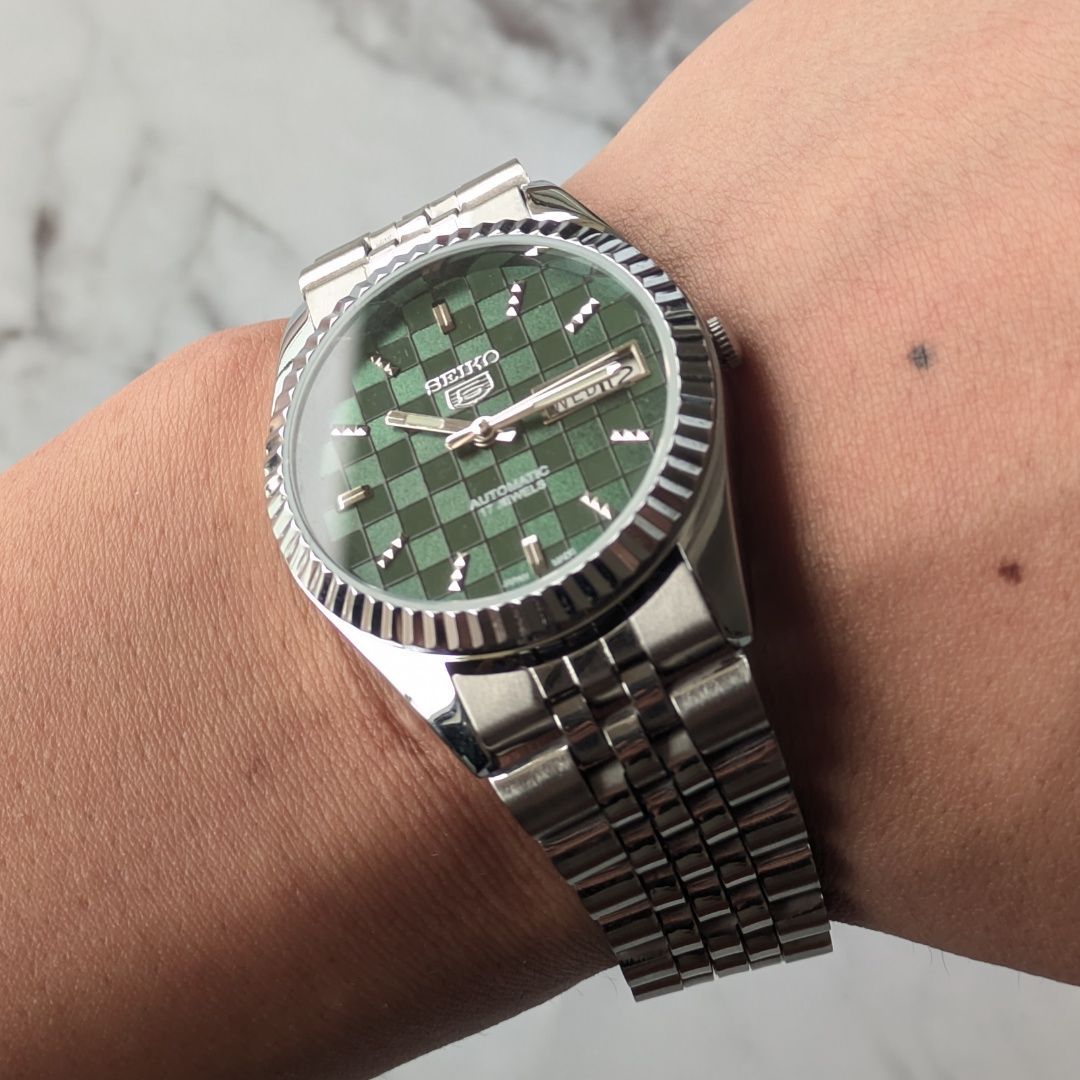 SEIKO自動巻き時計 グリーン文字盤 ステンレス ビンテージ 稼働品 SEIKO セイコー5 自動巻き 80s ヴィンテージ グリーン文字盤