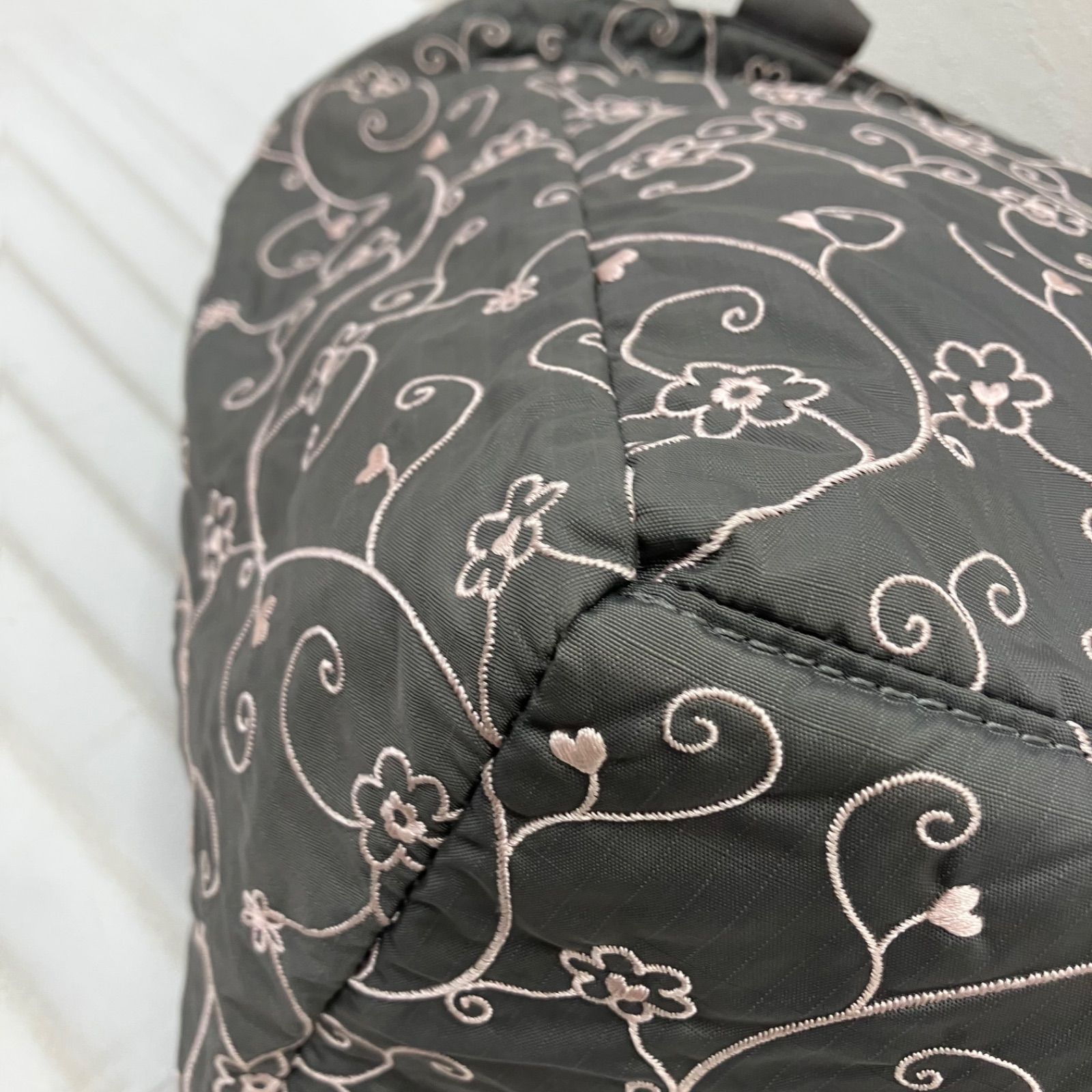 5316 LeSportsac レスポートサック トートバッグ エブリガールトート ヴァイン 花柄 ハート 刺繍 ハワイ限定 グレー×ピンク系 ナイロン 軽量 レディース 5316 LeSportsac レスポートサック トートバッグ エブリガールトート ヴァイン 花柄 ハート 刺繍 ハワイ限定 グレー×ピンク系 ナイロン 軽量 レディース