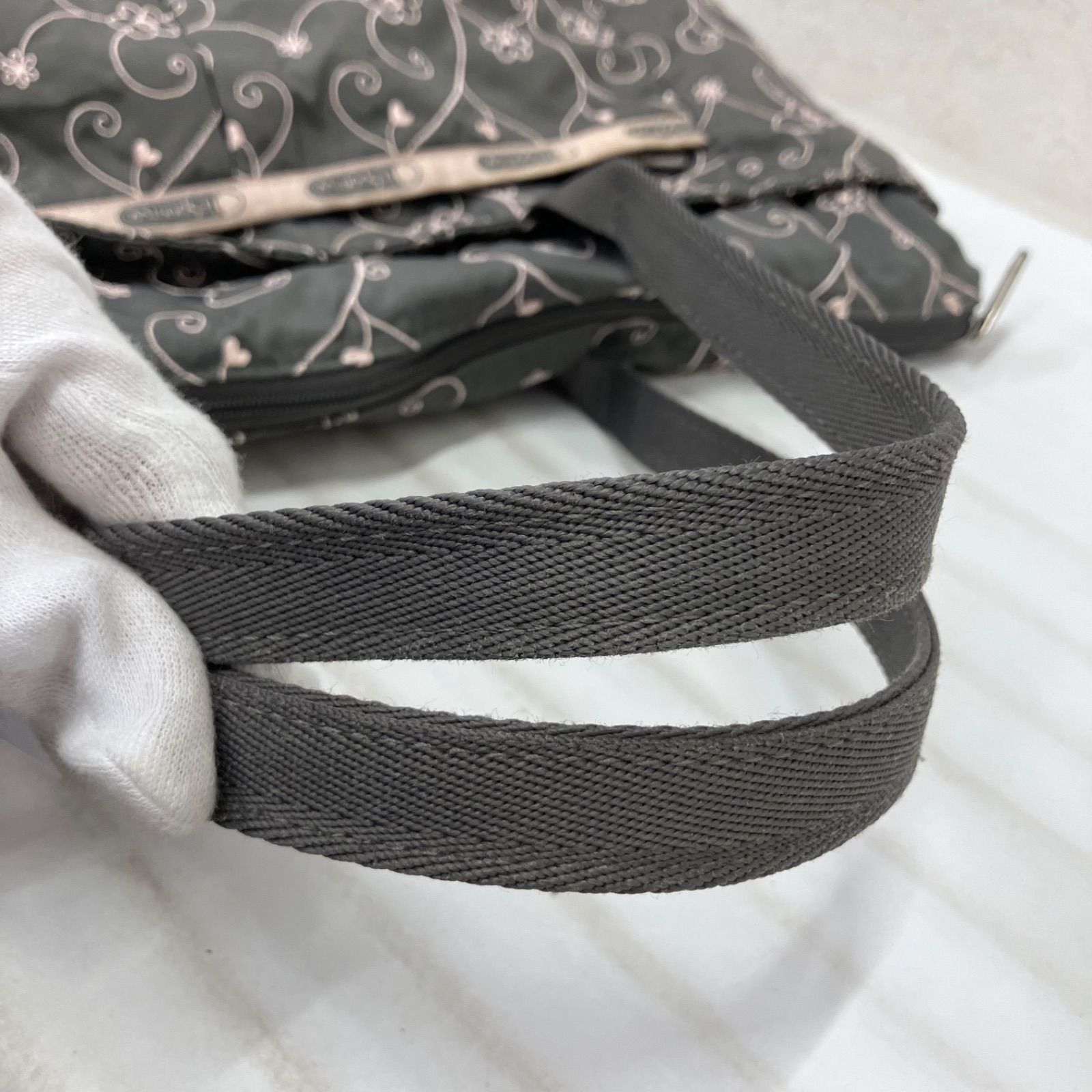 5316 LeSportsac レスポートサック トートバッグ エブリガールトート ヴァイン 花柄 ハート 刺繍 ハワイ限定 グレー×ピンク系 ナイロン 軽量 レディース 5316 LeSportsac レスポートサック トートバッグ エブリガールトート ヴァイン 花柄 ハート 刺繍 ハワイ限定 グレー×ピンク系 ナイロン 軽量 レディース