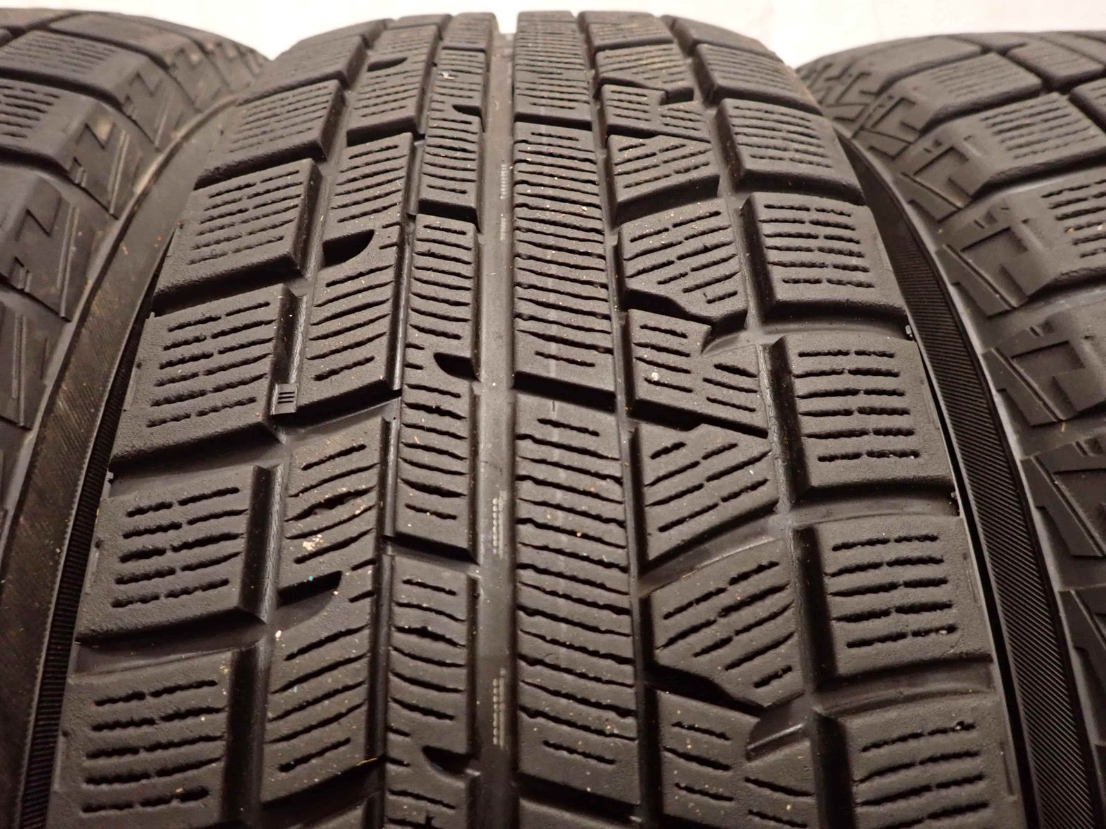 ヴォクシー セレナ などに】ヨコハマ アイスガード iG52c 195/60R16 4 