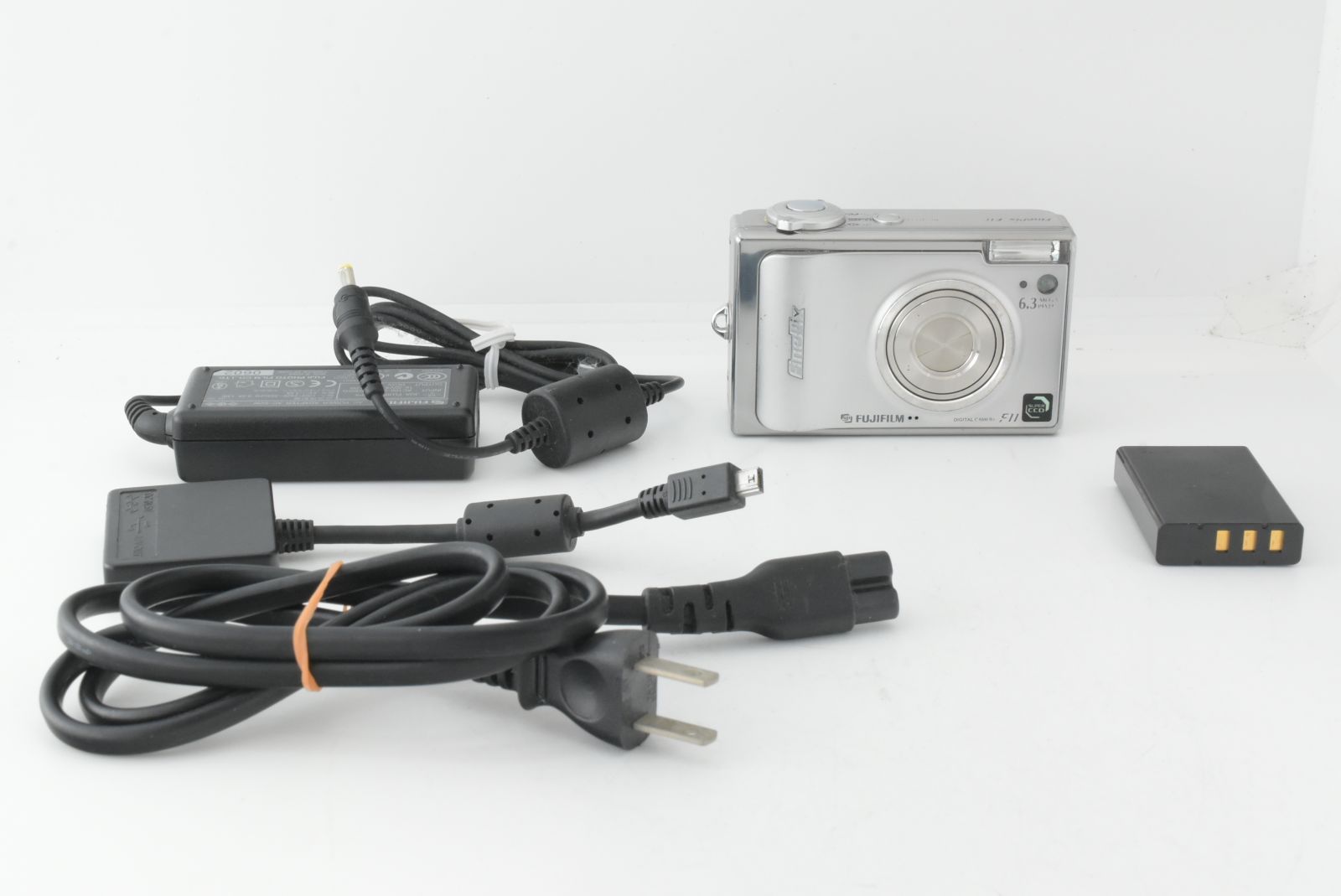 Fujifilm FinePix F11 6.3MP Digital Camera Tested 富士フィルム コンパクトデジタルカメラ シルバー EF-TN-JP2537