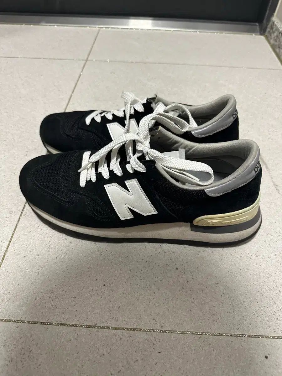 ニューバランス 990v1