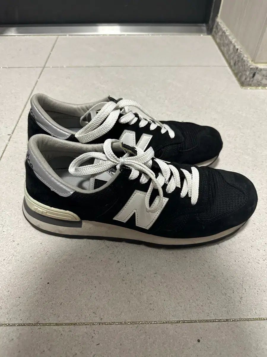 ニューバランス 990v1