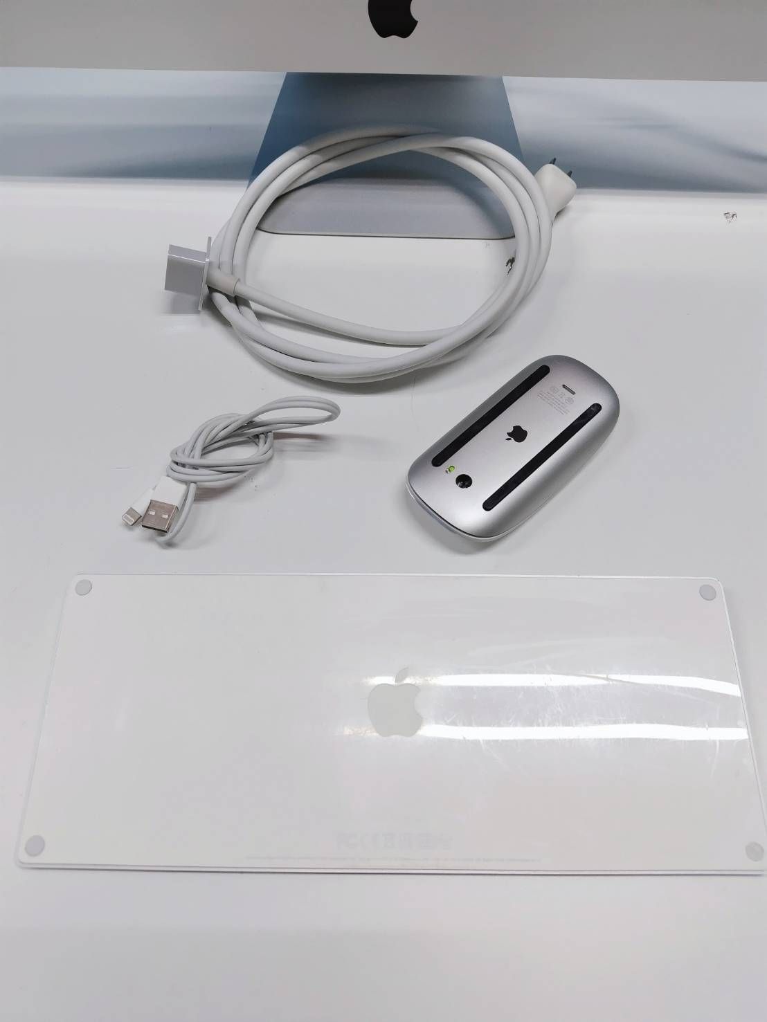 iMac（Retina 4K,21.5インチ,2017）1TB/8GB〈MNDY2J/A〉