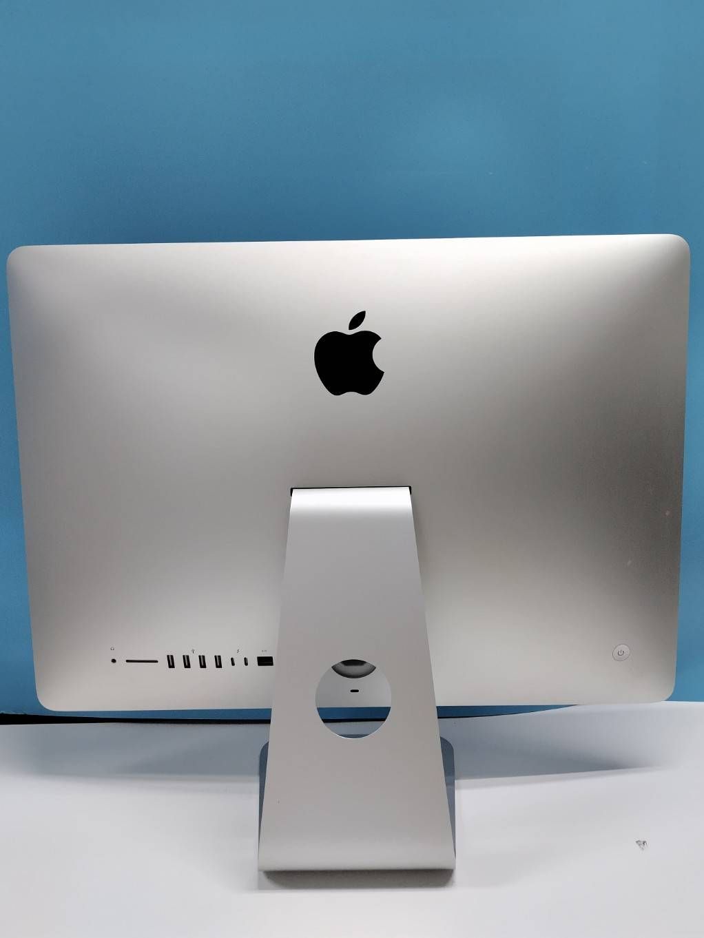 iMac（Retina 4K,21.5インチ,2017）1TB/8GB〈MNDY2J/A〉
