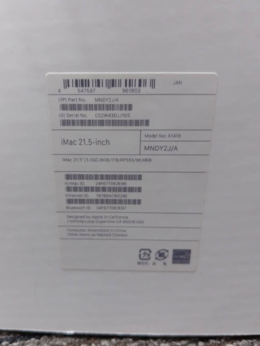 iMac（Retina 4K,21.5インチ,2017）1TB/8GB〈MNDY2J/A〉