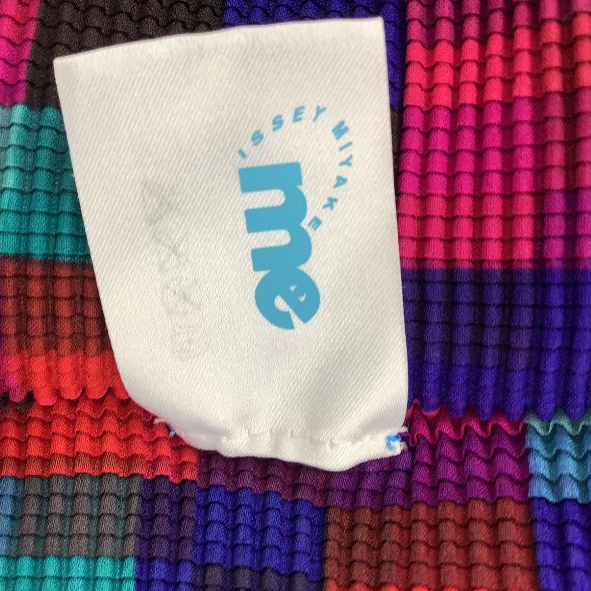 ISSEY MIYAKE イッセイミヤケ レディース ワッフルプリーツ カーディガン 総柄 マルチカラー ISSEY MIYAKE イッセイミヤケ レディース ワッフルプリーツ カーディガン 総柄 マルチカラー