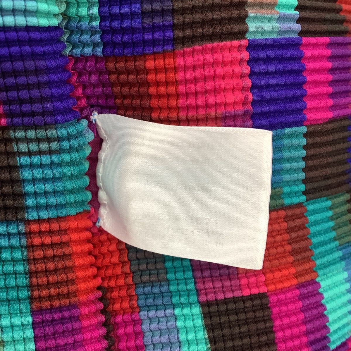 ISSEY MIYAKE イッセイミヤケ レディース ワッフルプリーツ カーディガン 総柄 マルチカラー ISSEY MIYAKE イッセイミヤケ レディース ワッフルプリーツ カーディガン 総柄 マルチカラー