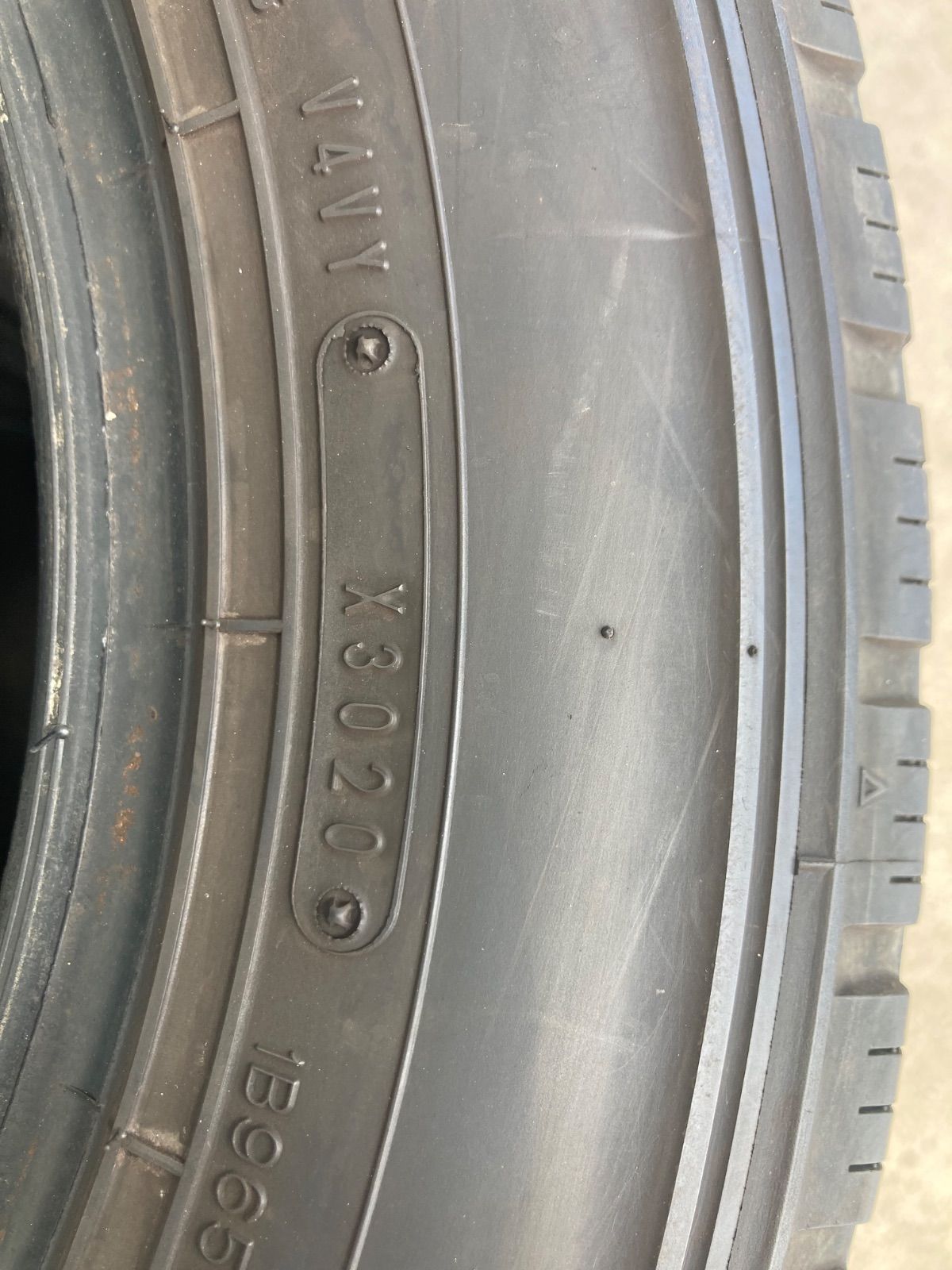 ダンロップ エナセーブ SPLT50 185/65R15 101/109N 4本 185/85R16 111/109N 2本　中古