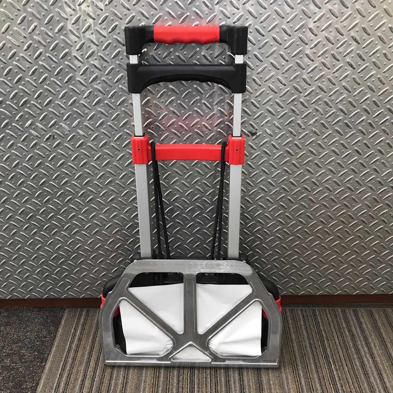 トラスコ中山 TAC-50 折りたたみキャリーカート 50kg レッド ブラック TAC-50 未使用品 送料無料♪