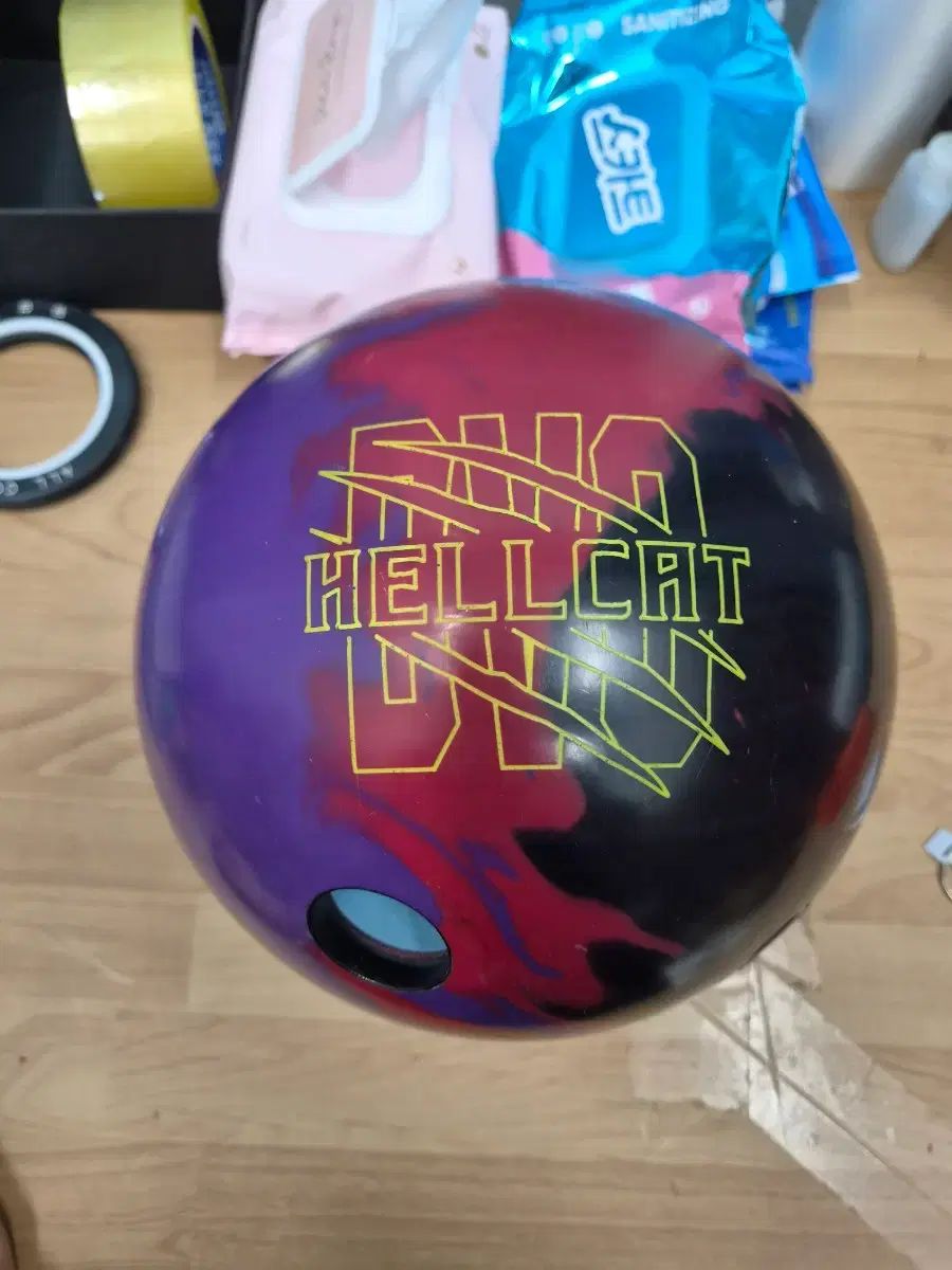 中古ボーリングボール 14p ヘルキャット DV8