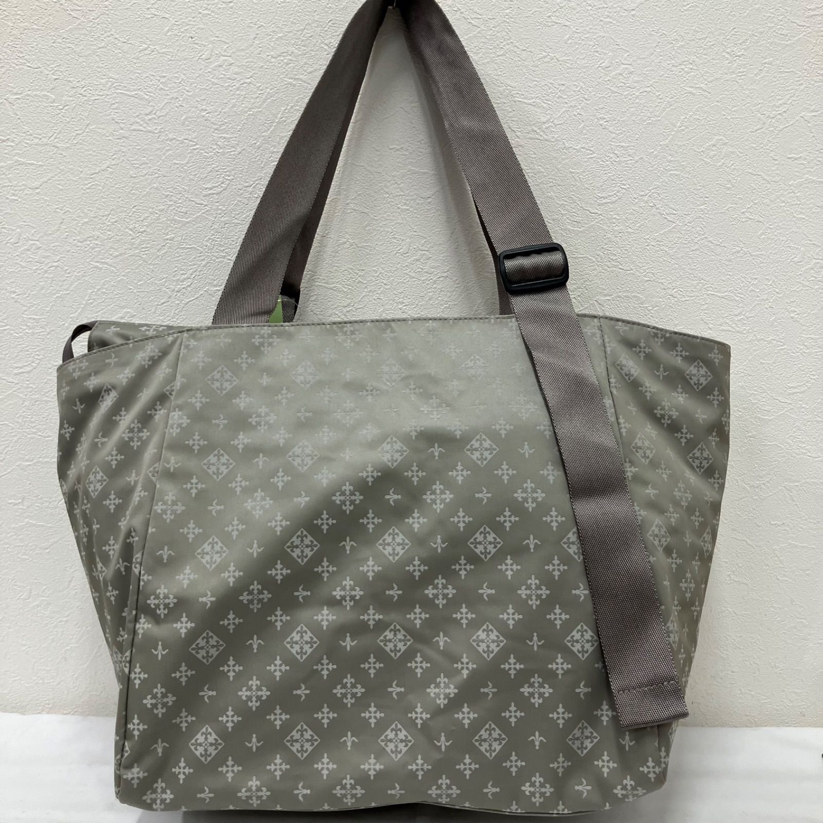 5215　【美品】　russet ラシット　トラベルシリーズ　軽量　ナイロントートバッグ　CE-1306　グレー　ボストンバッグ　旅行用バッグ　トートバッグ　大きめトート　大容量　モノグラム　レディース　ポケット多数　大きめ