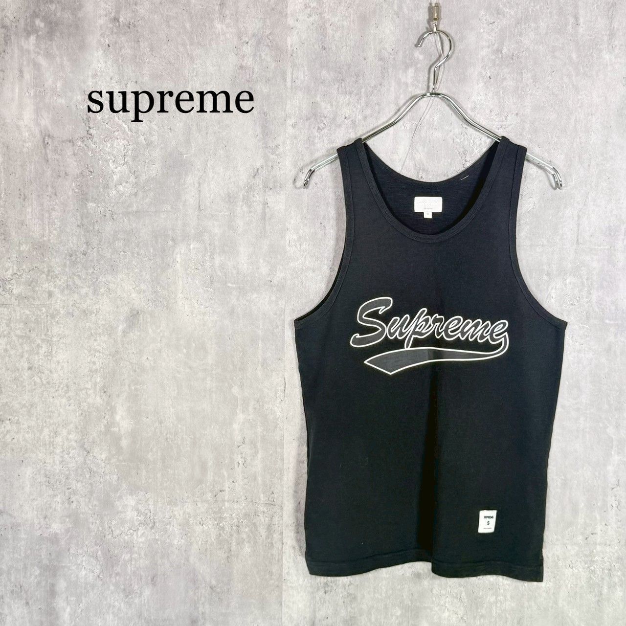 『supreme』シュプリーム(S) Supreme Script Tank Top スクリプト タンクトップ ノースリーブ 9,546円