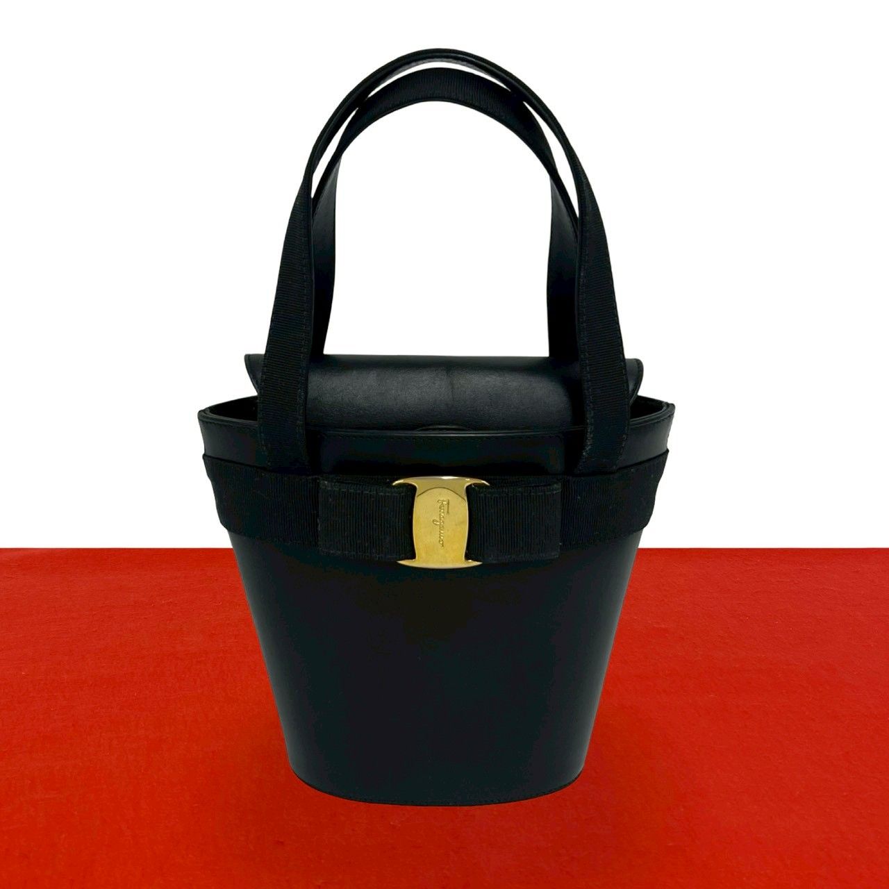 サルヴァトーレフェラガモ ヴァラリボン キャンバス　レザー　トートバッグ 黒 極 美品 Salvatore Ferragamo サルヴァトーレフェラガモ ヴァラリボン