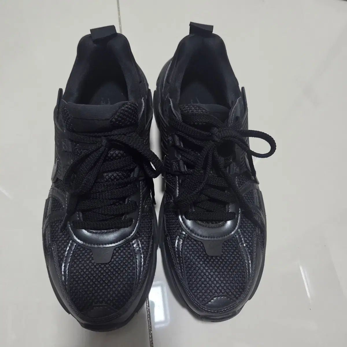 NIKE v2k ブラック 270サイズ 出品