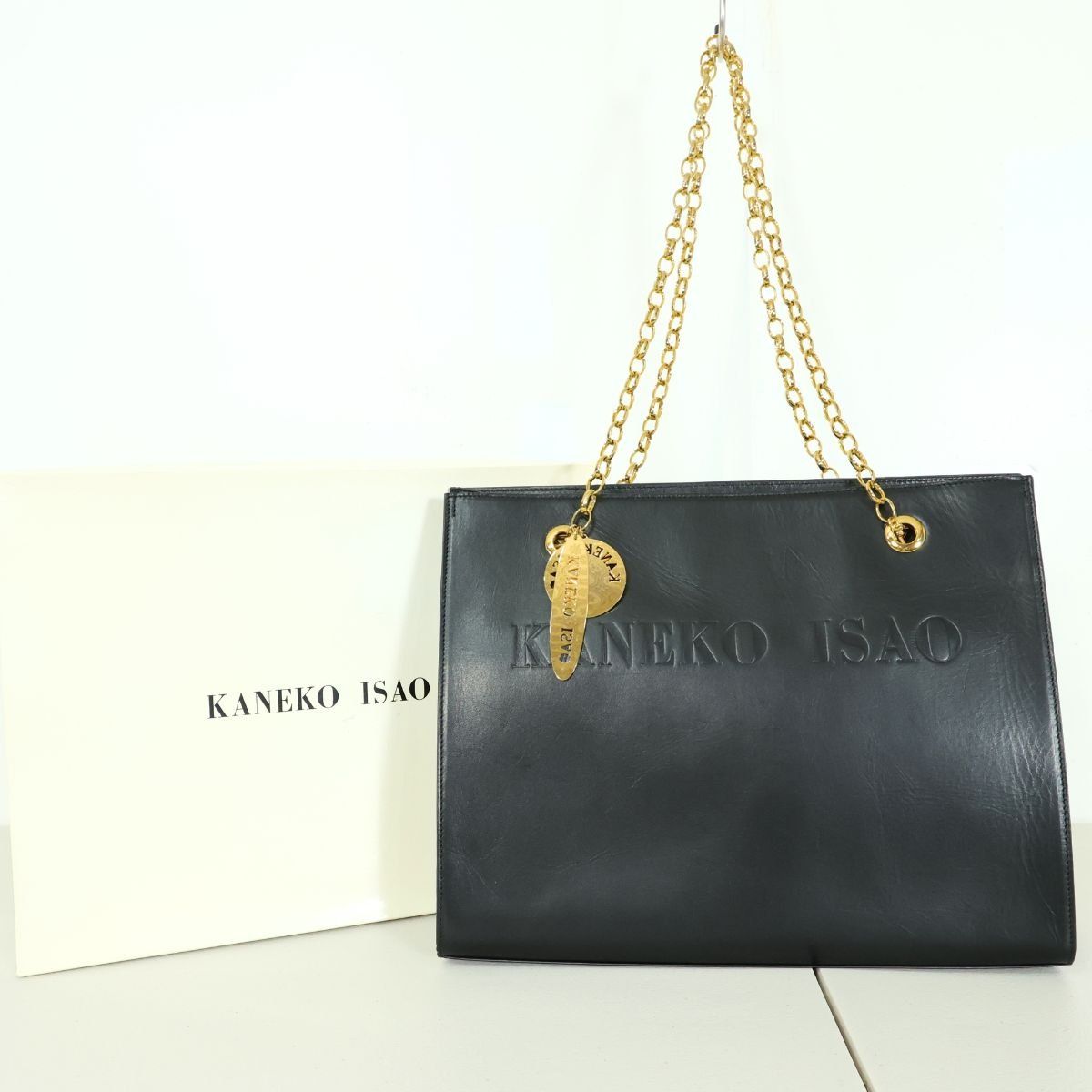 【美品】カネコイサオ★ロゴ型押し×ゴールドチェーン 上品レザートートバッグ 黒系 ＊ba193